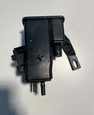 Active carbon filter fuel vapour canister
