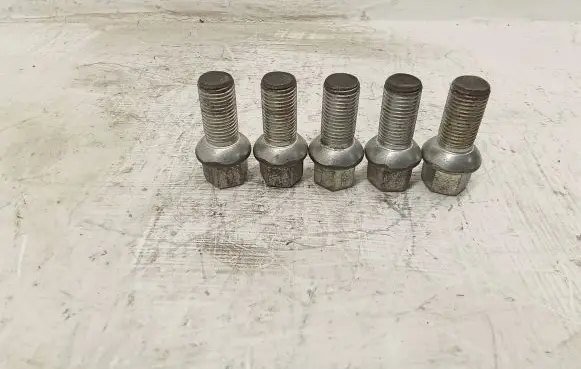 Nuts/bolts