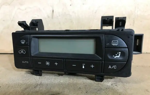 Citroen C3 Climate control unit 96588239XT