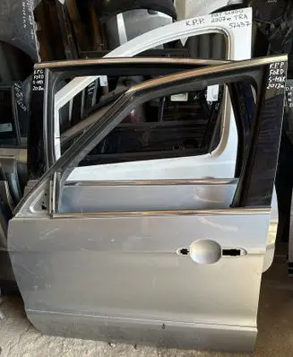 Ford S-MAX Front door