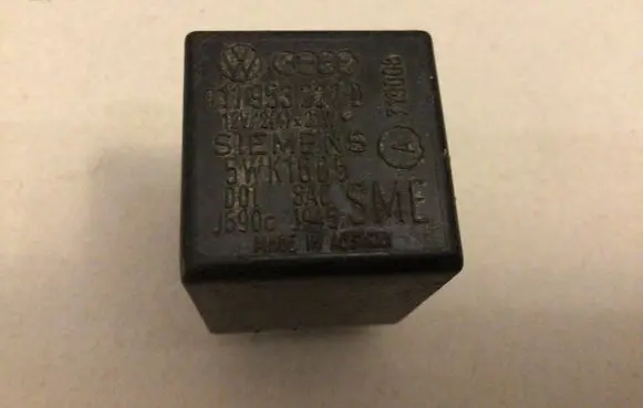 Volkswagen Golf III Other relay 111953227D