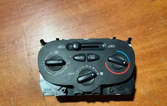 Peugeot 206 Climate control unit 1068701 85858