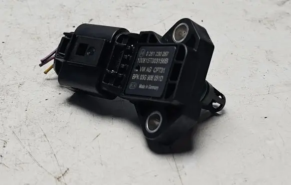 Volkswagen Golf VI Air pressure sensor 03G906051D 0261230267 100815T003156B