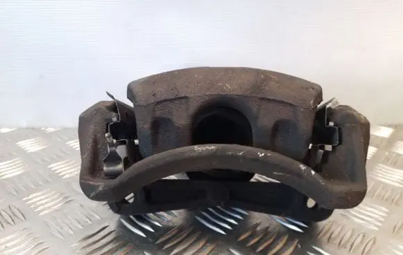 Nissan Juke I F15 Front brake caliper