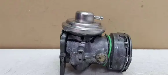 Volkswagen PASSAT B5.5 EGR valve 038131501J