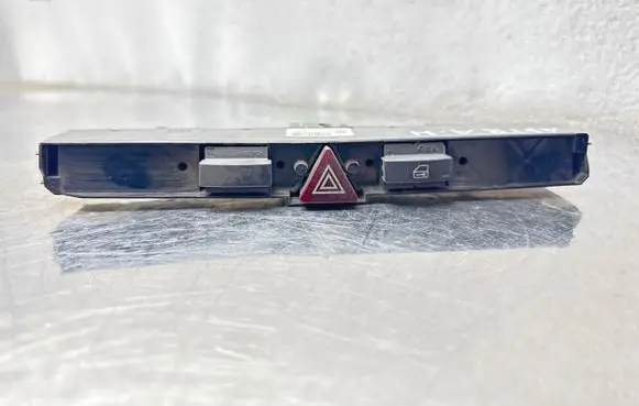 Opel Astra H Hazard light switch 13100105