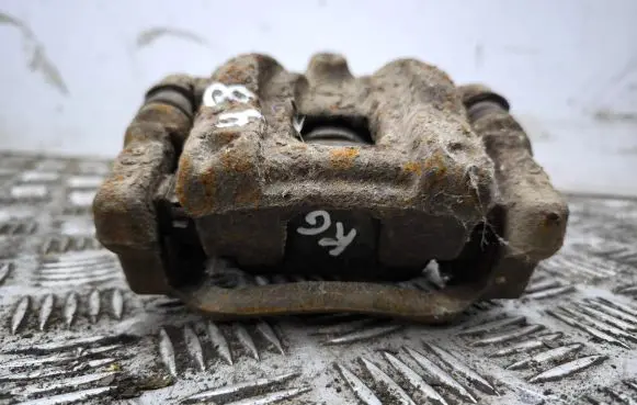 Honda CR-V Rear brake caliper