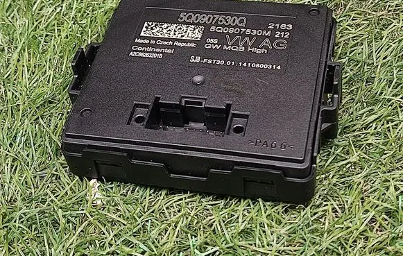 Audi A3 S3 8V Gateway control module 5Q0907530Q 5Q0907530M