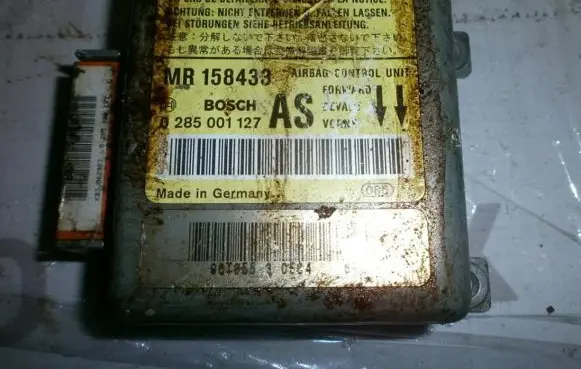 Mitsubishi Carisma Airbag control unit/module MR158433 0285001127