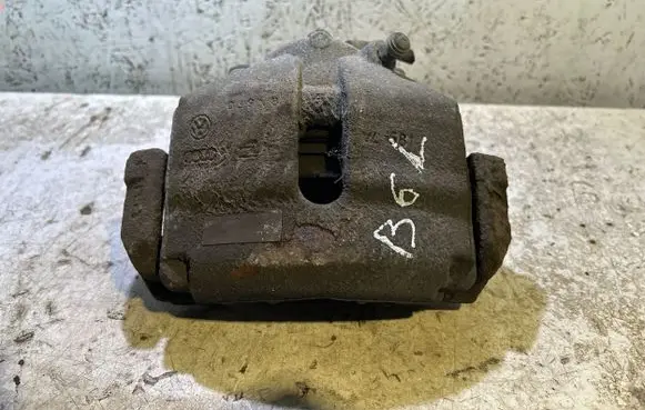 Volkswagen PASSAT B6 Front brake caliper