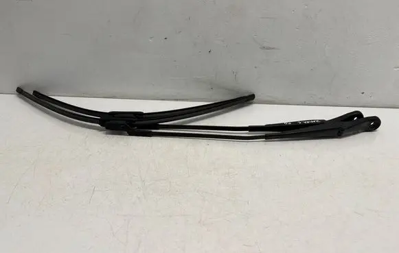 Opel Zafira C Front wiper blade arm 20812593