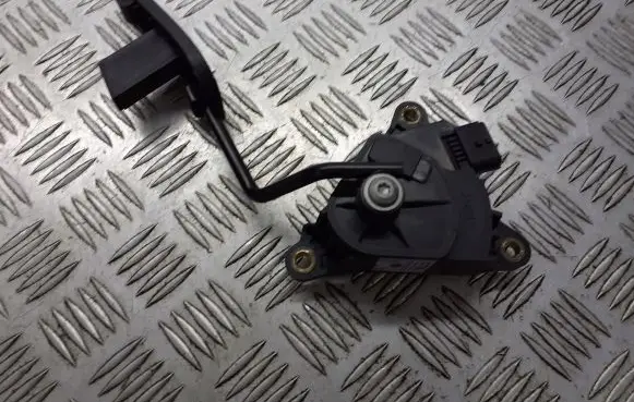 Nissan Micra Accelerator throttle pedal