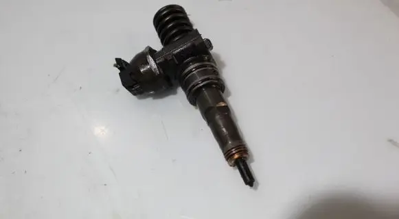 Skoda Octavia Mk2 (1Z) Fuel injector 0414720215