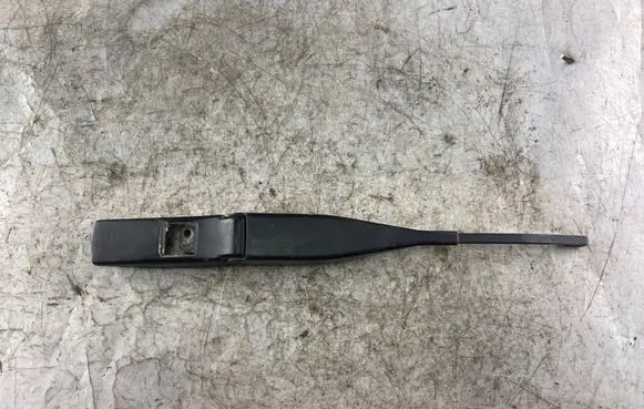 Mercedes-Benz C W202 Front wiper blade arm