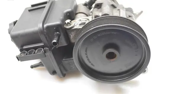 Mercedes-Benz E W212 Power steering pump A0064661501