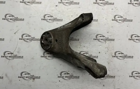 Engine mounting bracket
