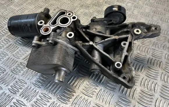 Oil filter mounting bracket