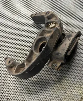 Mercedes-Benz Vito Viano W638 Engine mounting bracket A6112230504
