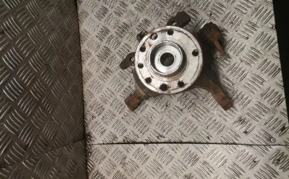 Opel Zafira A Front wheel hub spindle knuckle