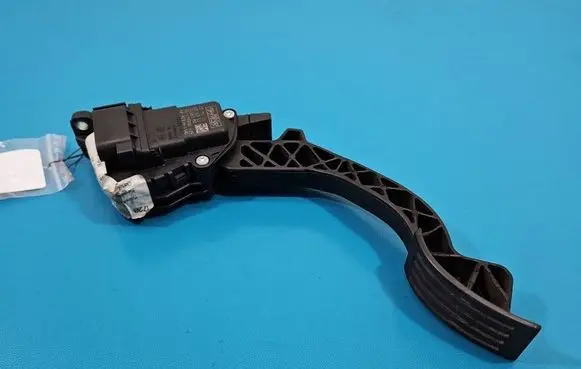 Ford Kuga I Accelerator throttle pedal 3M51-9F836-AH IMPRK1535938