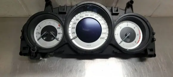 Mercedes-Benz C AMG W204 Speedometer (instrument cluster) A2049004108
