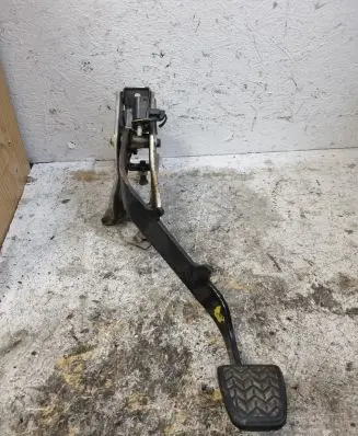 Toyota Avensis T250 Brake pedal