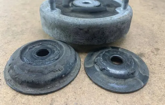 BMW 5 E60 E61 Coil spring mount 6753810 33526753810 33526769744