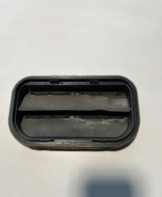 Volkswagen Caddy Quarter panel pressure vent 7L0819181