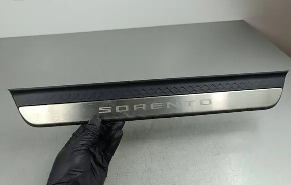 Front sill trim cover
