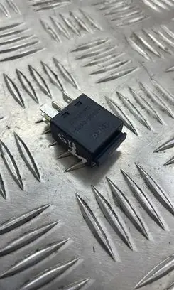 Audi A6 S6 C6 4F Other relay 8Z0951253
