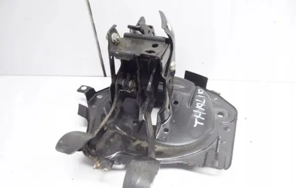Renault Thalia I Pedal assembly 