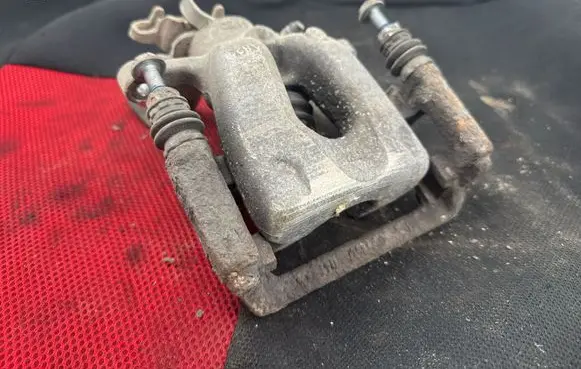 Alfa Romeo 159 Rear brake caliper A823