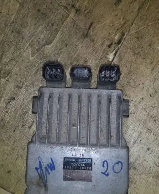 Toyota Avensis T250 Fuel injection control unit/module 8987120070 1310001371