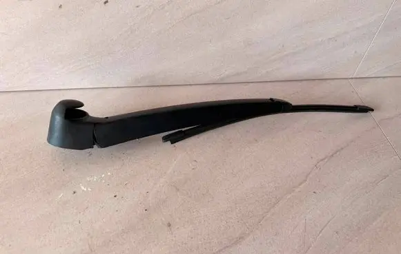 Volkswagen PASSAT B7 Rear wiper blade arm 6Q6955707B