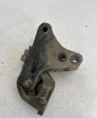 Honda Civic Engine mount bracket
