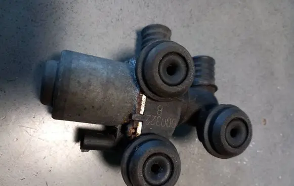 BMW 3 E46 Coolant heater control valve 64118369805
