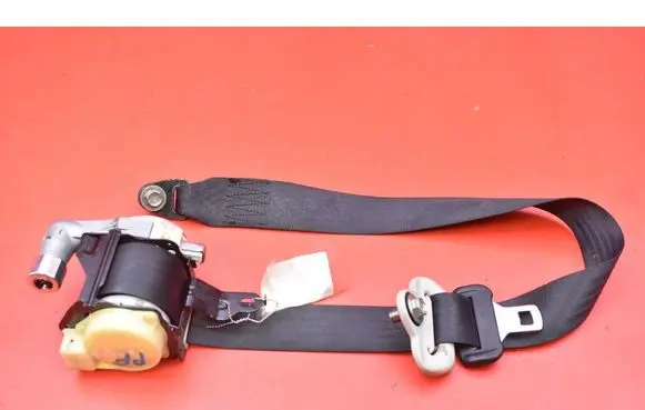 Mazda 3 II Front seatbelt T89406T