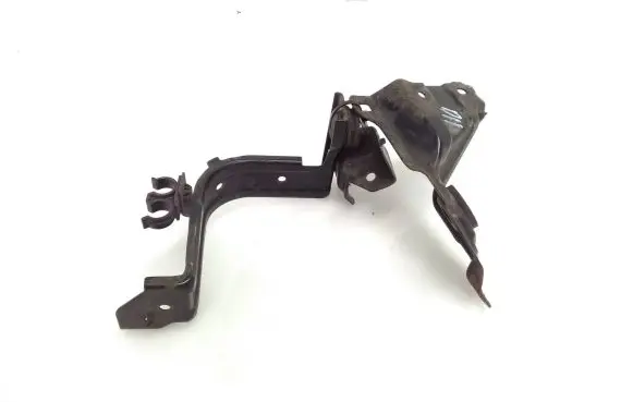 Honda CR-V Fender mounting bracket