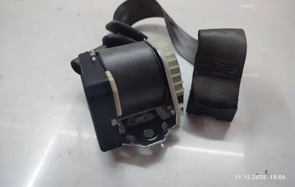 Middle seatbelt (rear)