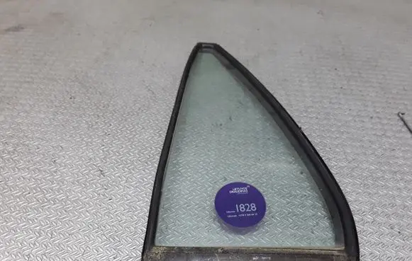 Mitsubishi Lancer Rear vent window glass 