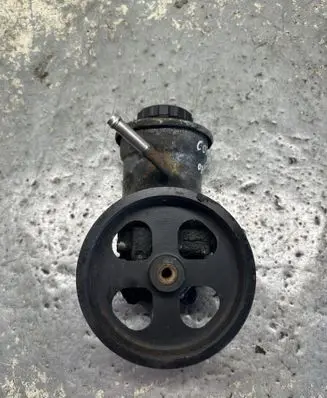Toyota Corolla Verso AR10 Power steering pump