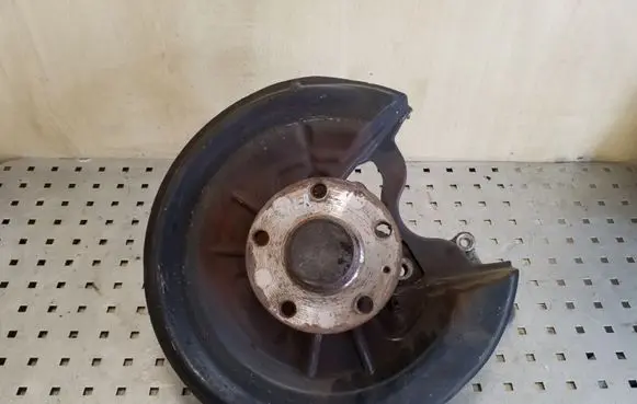 Rear wheel hub