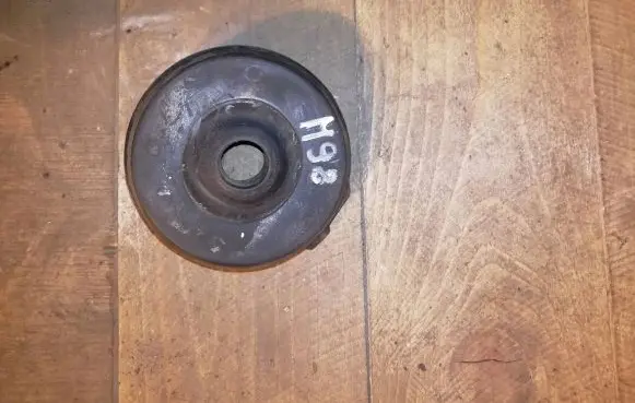 Mercedes-Benz E W211 Coil spring mount A21132502
