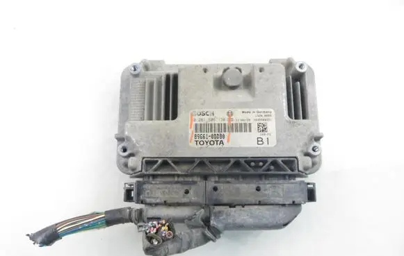 Toyota Yaris Engine control unit/module 896610DD80 0261S06138
