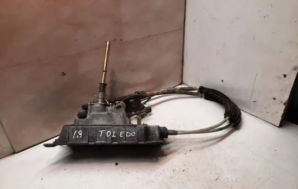 Seat Toledo II (1M) Gear shifter/selector 1J0711061C
