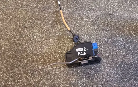 Audi A8 S8 D3 4E Front door lock 4E1837016
