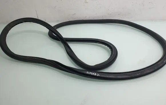 Skoda Superb B6 (3T) Front door rubber seal 3T0867365