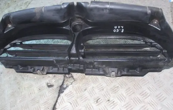 BMW 5 E60 E61 Bonnet/hood grill 