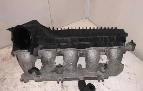 Volvo S60 Intake manifold 31293932