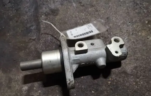 Master brake cylinder